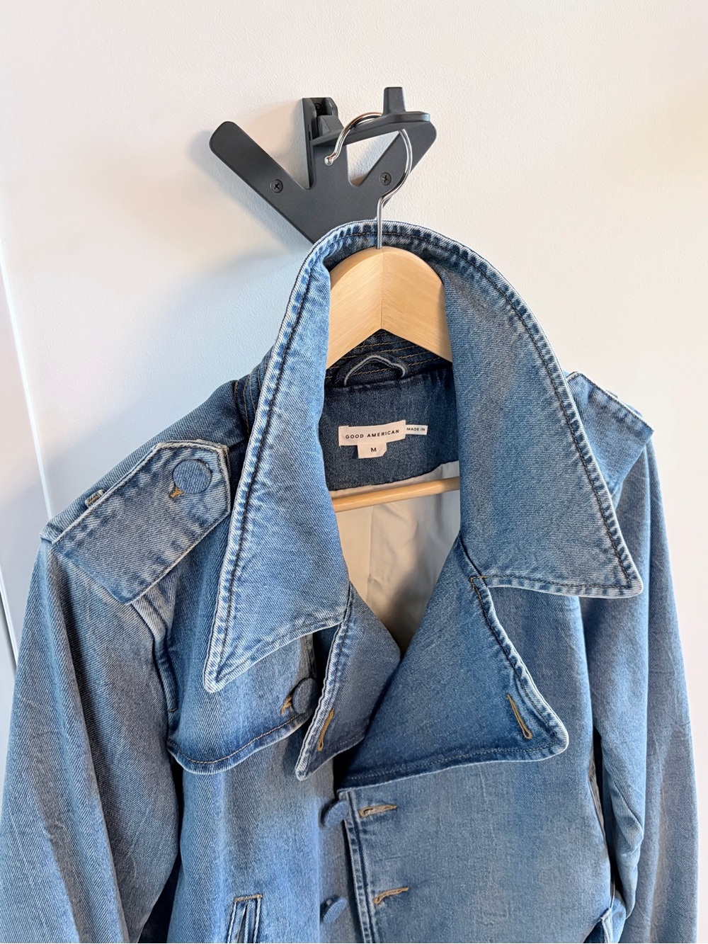Good American Belted and Cropped Denim Jacket - Picture 3 of 6